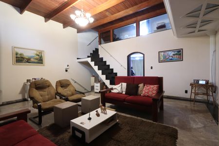 Casa à venda com 446m², 3 quartos e 4 vagasSala