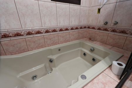 Casa à venda com 446m², 3 quartos e 4 vagasBanheiro da Suíte