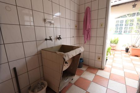 Casa à venda com 446m², 3 quartos e 4 vagasLavanderia