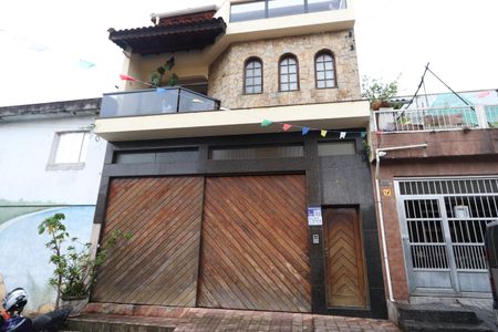 Casa à venda com 446m², 3 quartos e 4 vagasFachada