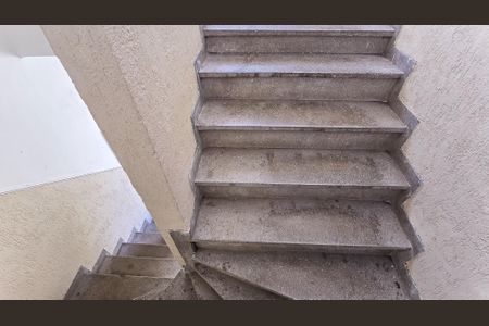 Apartamento à venda com 60m², 2 quartos e 1 vagaEscada