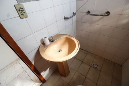 Casa para alugar com 200m², 3 quartos e 4 vagasBanheiro 2