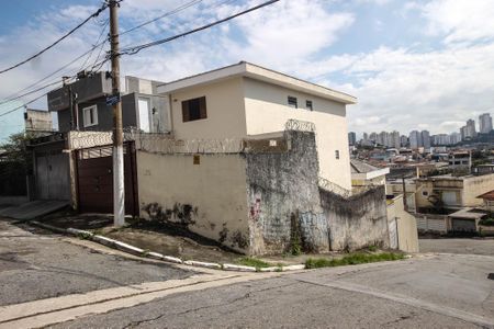 Casa para alugar com 200m², 3 quartos e 4 vagasFachada