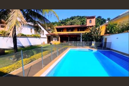 Casa à venda com 409m², 4 quartos e 6 vagas