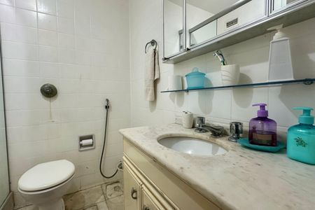 Apartamento à venda com 167m², 4 quartos e 2 vagasBanheiro Social