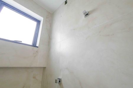 Casa à venda com 212m², 4 quartos e 3 vagas Casa à venda com 212m², 4 quartos e 3 vagasBanheiro da Suíte 2