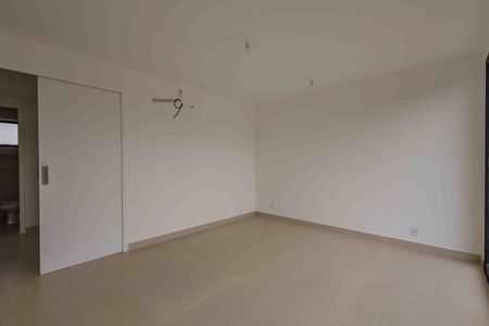 Casa à venda com 212m², 4 quartos e 3 vagas Casa à venda com 212m², 4 quartos e 3 vagasSuíte 1