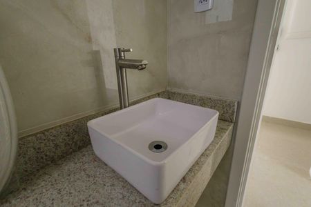 Casa à venda com 212m², 4 quartos e 3 vagas Casa à venda com 212m², 4 quartos e 3 vagasBanheiro da Suíte 4