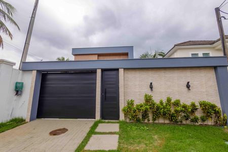 Casa à venda com 212m², 4 quartos e 3 vagas Casa à venda com 212m², 4 quartos e 3 vagasFachada