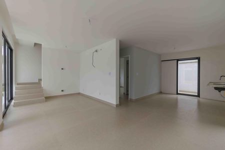 Casa à venda com 212m², 4 quartos e 3 vagas Casa à venda com 212m², 4 quartos e 3 vagasSala