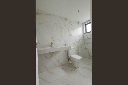 Casa à venda com 212m², 4 quartos e 3 vagas Casa à venda com 212m², 4 quartos e 3 vagasBanheiro da Suíte 1