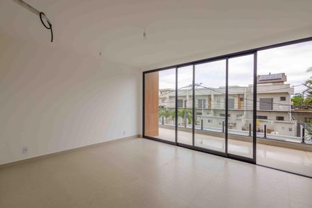 Casa à venda com 212m², 4 quartos e 3 vagas Casa à venda com 212m², 4 quartos e 3 vagasSuíte 1