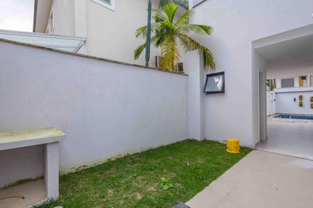 Casa à venda com 212m², 4 quartos e 3 vagas Casa à venda com 212m², 4 quartos e 3 vagasÁrea Externa