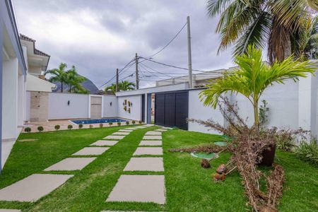 Casa à venda com 212m², 4 quartos e 3 vagas Casa à venda com 212m², 4 quartos e 3 vagasÁrea Externa
