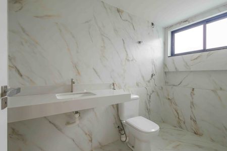 Casa à venda com 212m², 4 quartos e 3 vagas Casa à venda com 212m², 4 quartos e 3 vagasBanheiro da Suíte 1