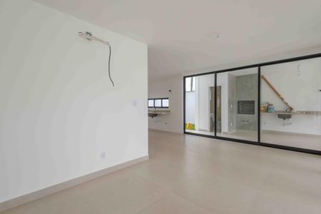 Casa à venda com 212m², 4 quartos e 3 vagas Casa à venda com 212m², 4 quartos e 3 vagasSala