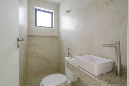 Casa à venda com 212m², 4 quartos e 3 vagas Casa à venda com 212m², 4 quartos e 3 vagasBanheiro da Suíte 2