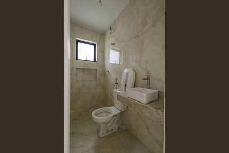 Casa à venda com 212m², 4 quartos e 3 vagas Casa à venda com 212m², 4 quartos e 3 vagasBanheiro da Suíte 4