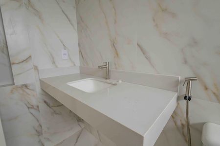 Casa à venda com 212m², 4 quartos e 3 vagas Casa à venda com 212m², 4 quartos e 3 vagasBanheiro da Suíte 1