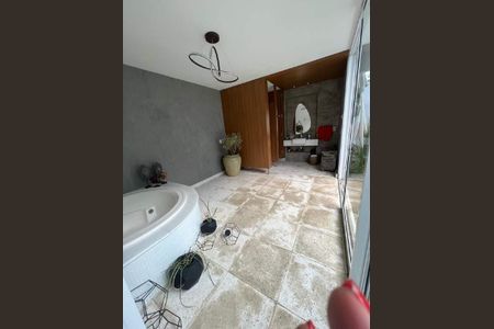 Casa à venda com 560m², 4 quartos e 2 vagas