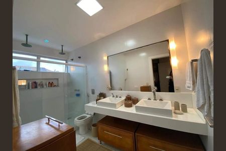 Casa à venda com 560m², 4 quartos e 2 vagas