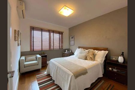 Casa à venda com 560m², 4 quartos e 2 vagas