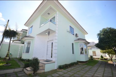 Casa de condomínio para alugar com 400m², 3 quartos e 4 vagasFachada