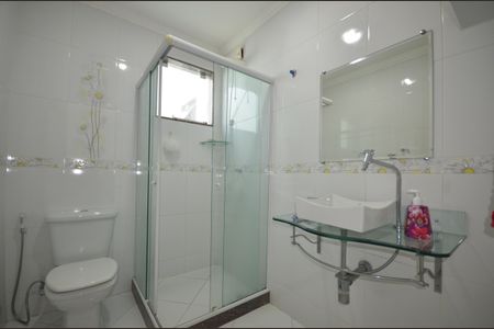 Casa de condomínio para alugar com 400m², 3 quartos e 4 vagasBanheiro Social