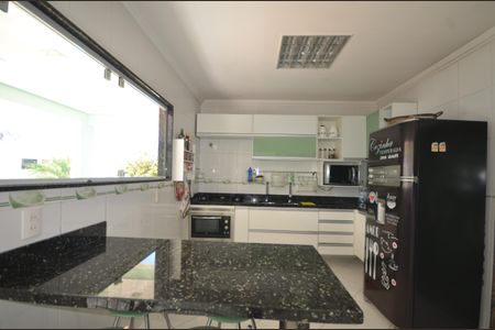 Casa de condomínio para alugar com 400m², 3 quartos e 4 vagasCozinha