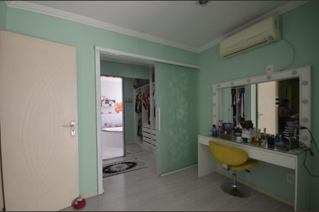 Casa de condomínio para alugar com 400m², 3 quartos e 4 vagasSuíte