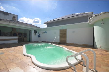 Casa de condomínio para alugar com 400m², 3 quartos e 4 vagasPiscina