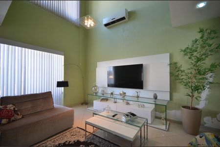 Casa de condomínio para alugar com 400m², 3 quartos e 4 vagasSala