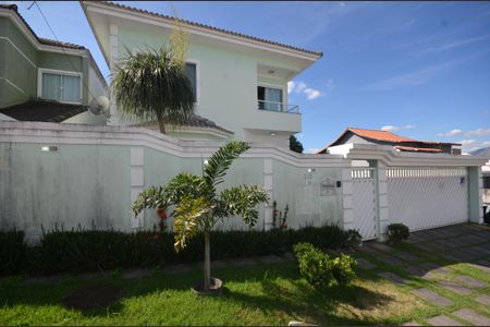 Casa de condomínio para alugar com 400m², 3 quartos e 4 vagasFachada