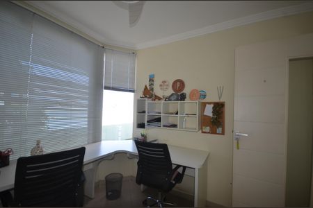 Casa de condomínio para alugar com 400m², 3 quartos e 4 vagasEscritório