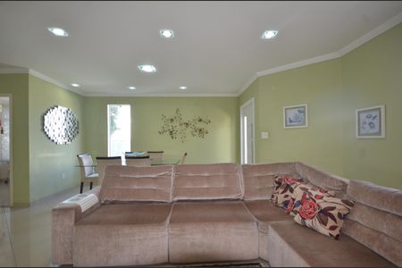 Casa de condomínio para alugar com 400m², 3 quartos e 4 vagasSala