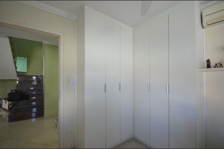 Casa de condomínio para alugar com 400m², 3 quartos e 4 vagasEscritório