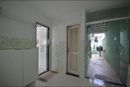 Casa de condomínio para alugar com 400m², 3 quartos e 4 vagasÁrea de Serviço