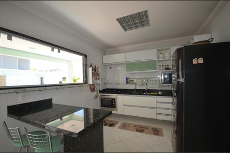 Casa de condomínio para alugar com 400m², 3 quartos e 4 vagasCozinha