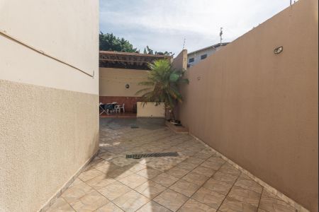 Casa à venda com 200m², 3 quartos e 3 vagas Casa à venda com 200m², 3 quartos e 3 vagasÁrea comum