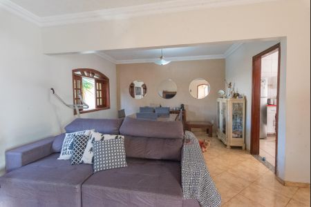 Casa à venda com 200m², 3 quartos e 3 vagas Casa à venda com 200m², 3 quartos e 3 vagasSala