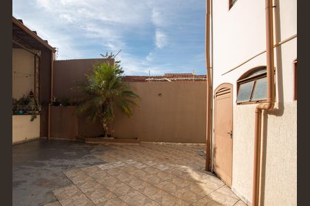 Casa à venda com 200m², 3 quartos e 3 vagas Casa à venda com 200m², 3 quartos e 3 vagasÁrea comum