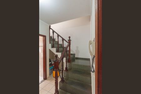 Casa à venda com 200m², 3 quartos e 3 vagas Casa à venda com 200m², 3 quartos e 3 vagasEscada