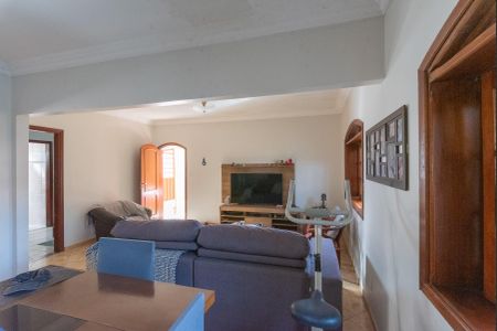 Casa à venda com 200m², 3 quartos e 3 vagas Casa à venda com 200m², 3 quartos e 3 vagasSala