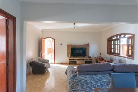 Casa à venda com 200m², 3 quartos e 3 vagas Casa à venda com 200m², 3 quartos e 3 vagasSala