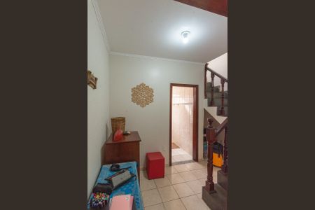 Casa à venda com 200m², 3 quartos e 3 vagas Casa à venda com 200m², 3 quartos e 3 vagasEscada