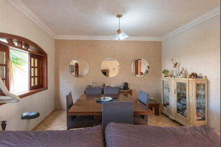 Casa à venda com 200m², 3 quartos e 3 vagas Casa à venda com 200m², 3 quartos e 3 vagasSala