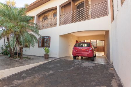 Casa à venda com 200m², 3 quartos e 3 vagas Casa à venda com 200m², 3 quartos e 3 vagasGaragem