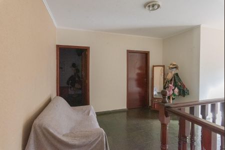 Casa à venda com 200m², 3 quartos e 3 vagas Casa à venda com 200m², 3 quartos e 3 vagasCorredor