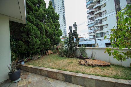 Casa à venda com 320m², 4 quartos e 4 vagas Casa à venda com 320m², 4 quartos e 4 vagasQuintal