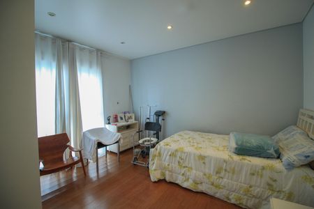 Casa à venda com 320m², 4 quartos e 4 vagas Casa à venda com 320m², 4 quartos e 4 vagasSuíte 2